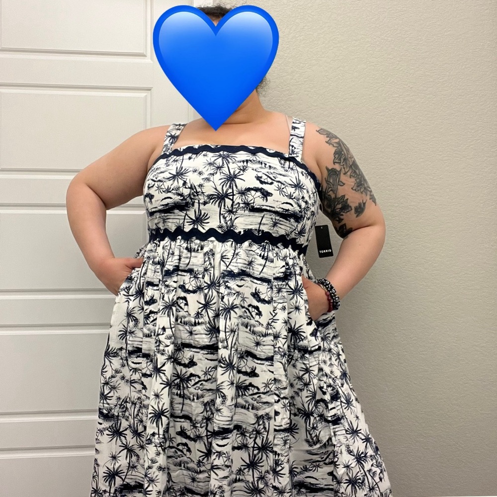 NWT Torrid Size 2 White and Navy Print Belle Isle Maxi Babydoll Poplin Dress